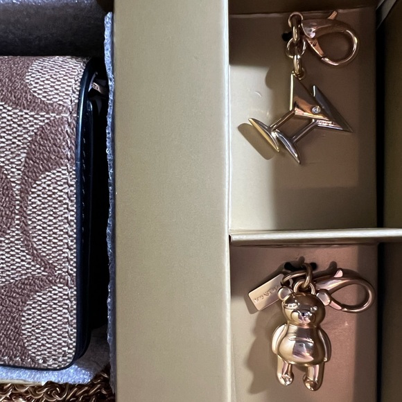 *NWT* Coach Boxed Mini Wallet On A Chain In Blocked Signature Canvas Gift 🎁 Set - Picture 4 of 7